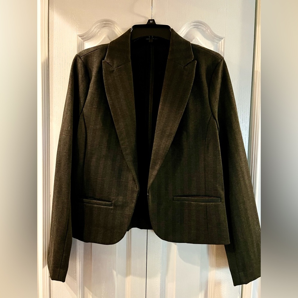 Brand New With Tags. Amanda & Chelsea bolo jacket. Size Petite Large.
